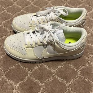 Women’s Nike sneakers